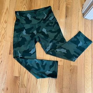 OLD NAVY LEGGINGS ARMY CAMO PRINT